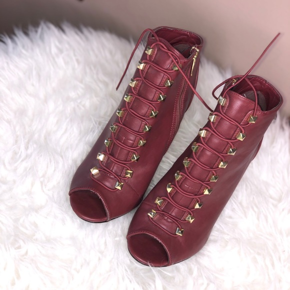 Booties size 8 - Picture 2 of 6